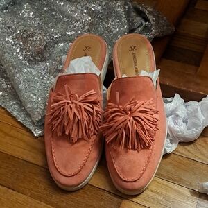 Johnston & Murphy Coral Suede Tassel Mules. Size 8 1/2
